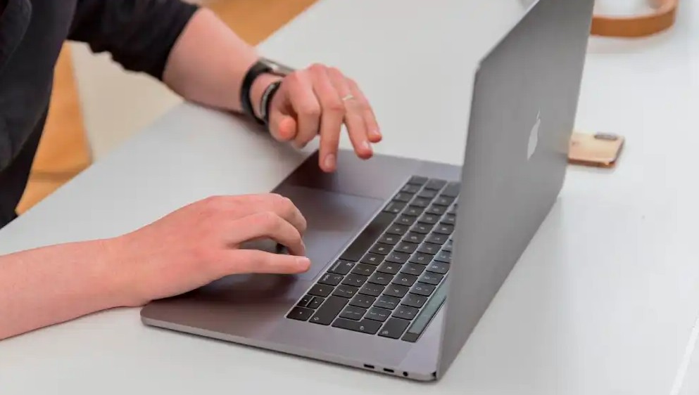 كيفية إظهار الملفات المخفية على ماك Mac